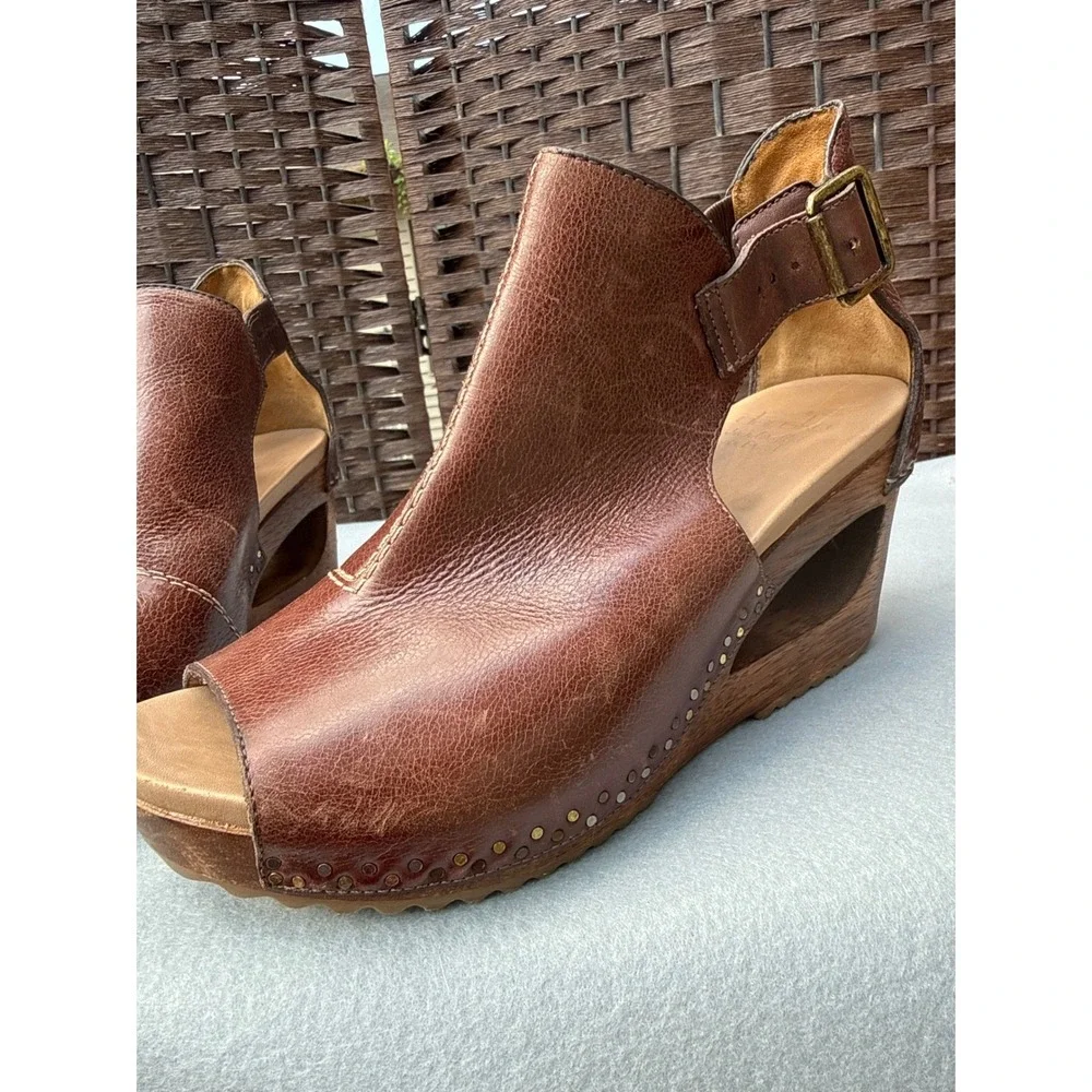 Dansko Limited Edition Sable Leather Wedge Peep-toe Sandal Brown Size 40/9 Chic